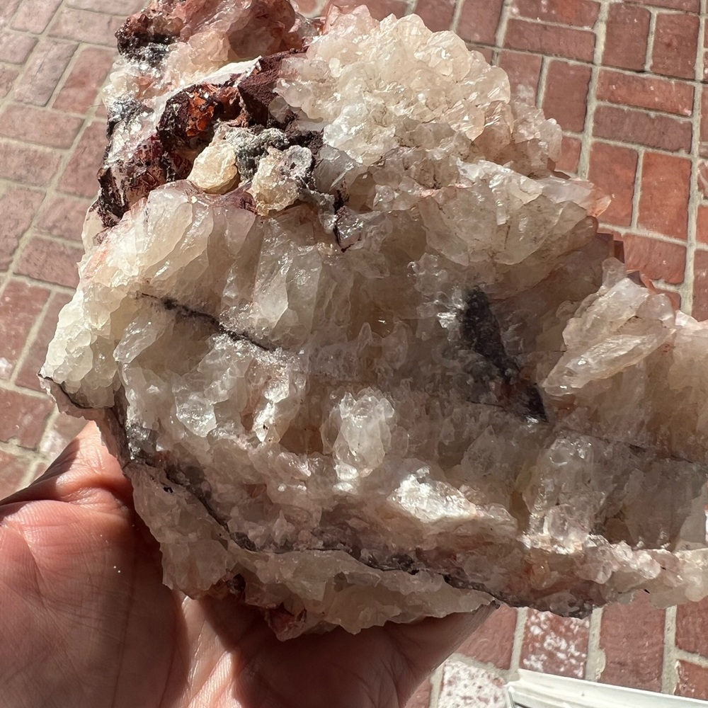 Red quartz specimen - Picture 5 of 5